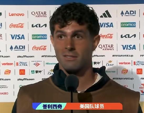 美国队踢球没有西班牙和巴西的艺术美，他们踢的很粗野，很无理，却往往进球很简单，不