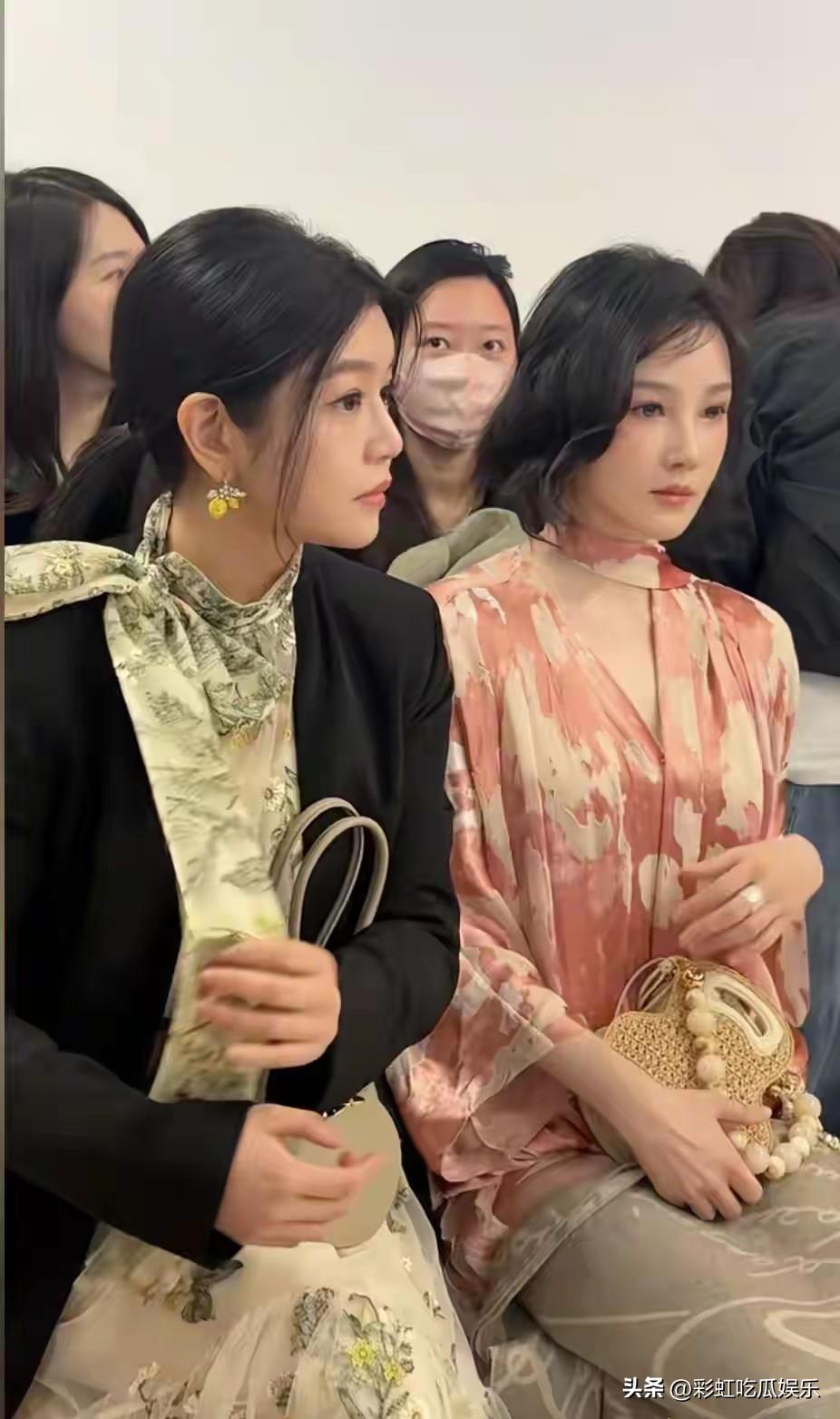 陈小纭怎么变成这样了，一脸科技和旁边的陈妍希对比明显，陈小纭才37岁，比陈小纭还