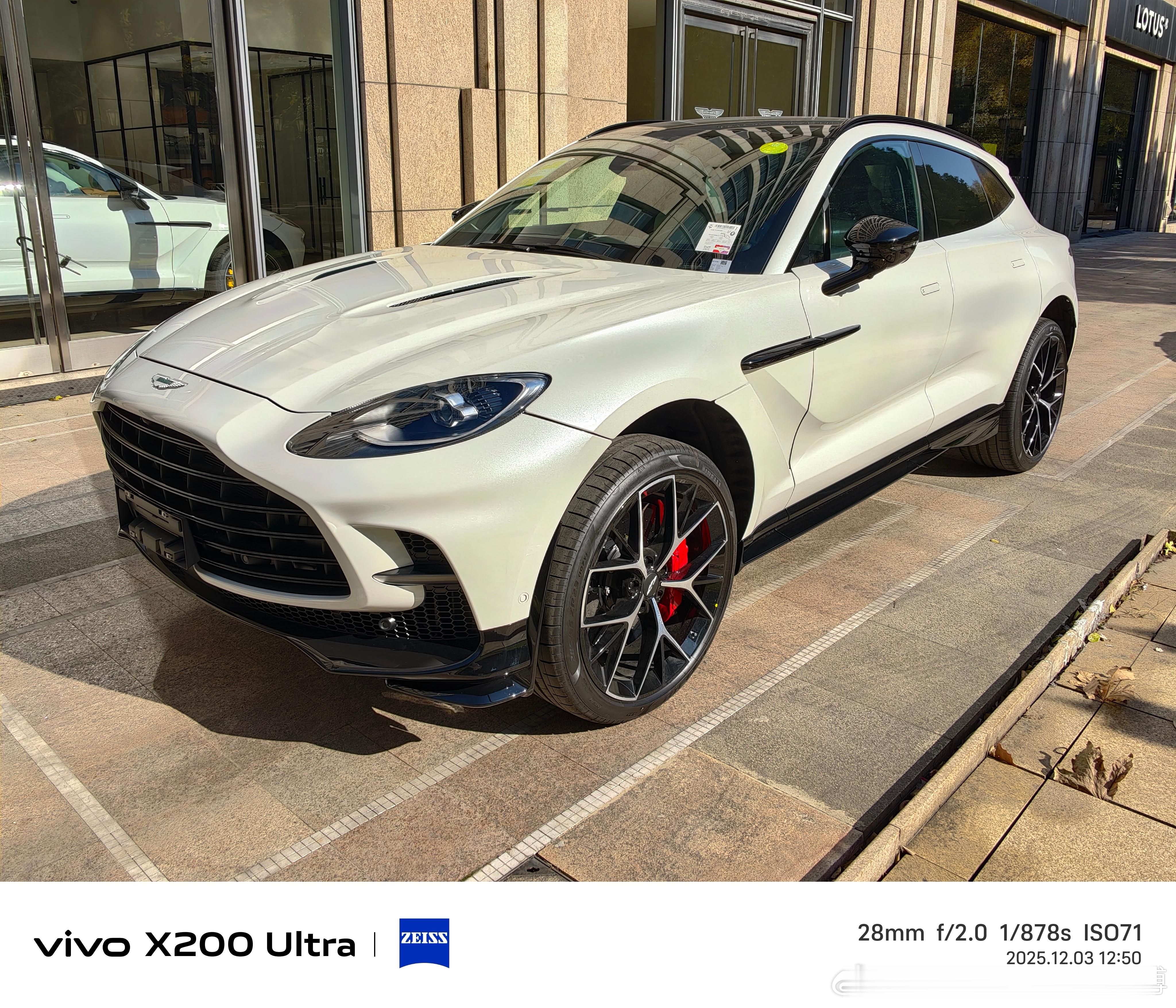 阿斯顿马丁DBX V8年底特价出 店车店票 普通版跟707都有 今年最后一波 以