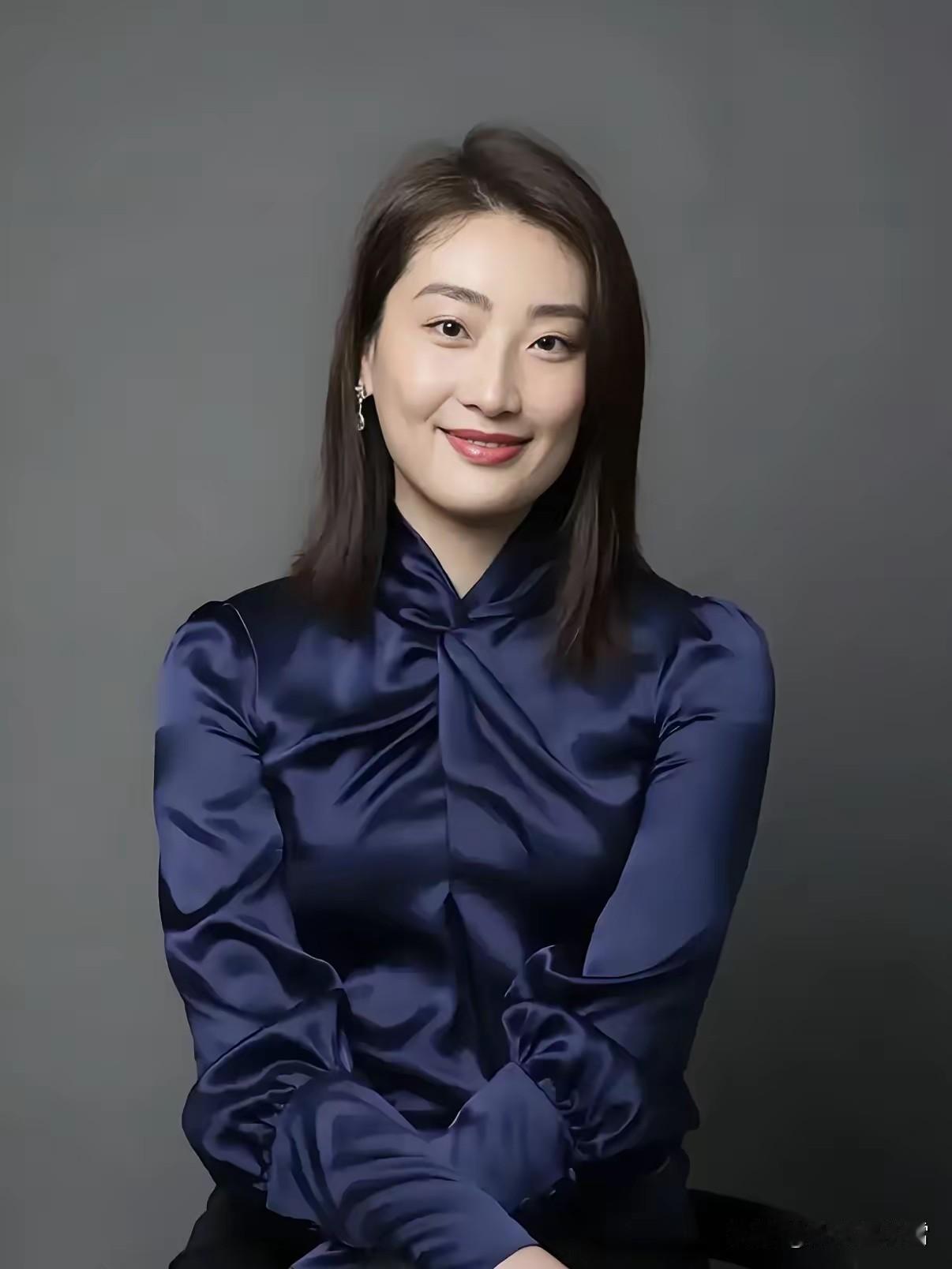 宗馥莉就是一个智慧女性！

作为富二代，一直都很低调，不显山不露水，这么多年，没