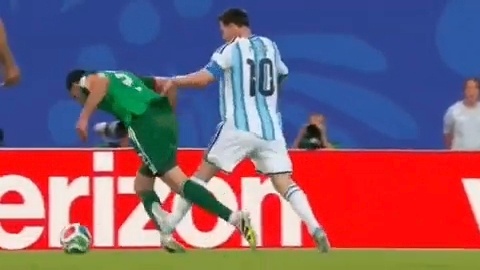 CRonaldo007阿根廷 脏世界杯 VS阿尔及利亚，里奥哟西明显的踩踏，不给