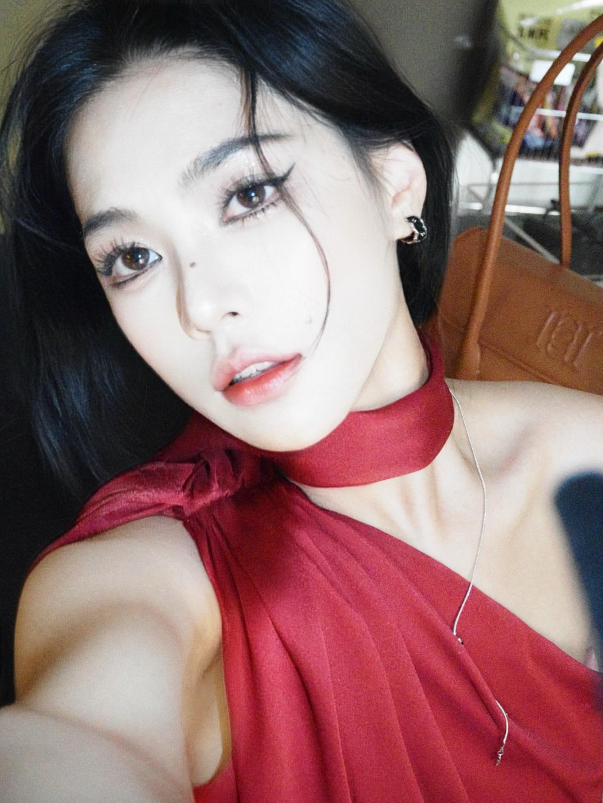 𝙞𝙣 𝙍𝙀𝘿 ❣️