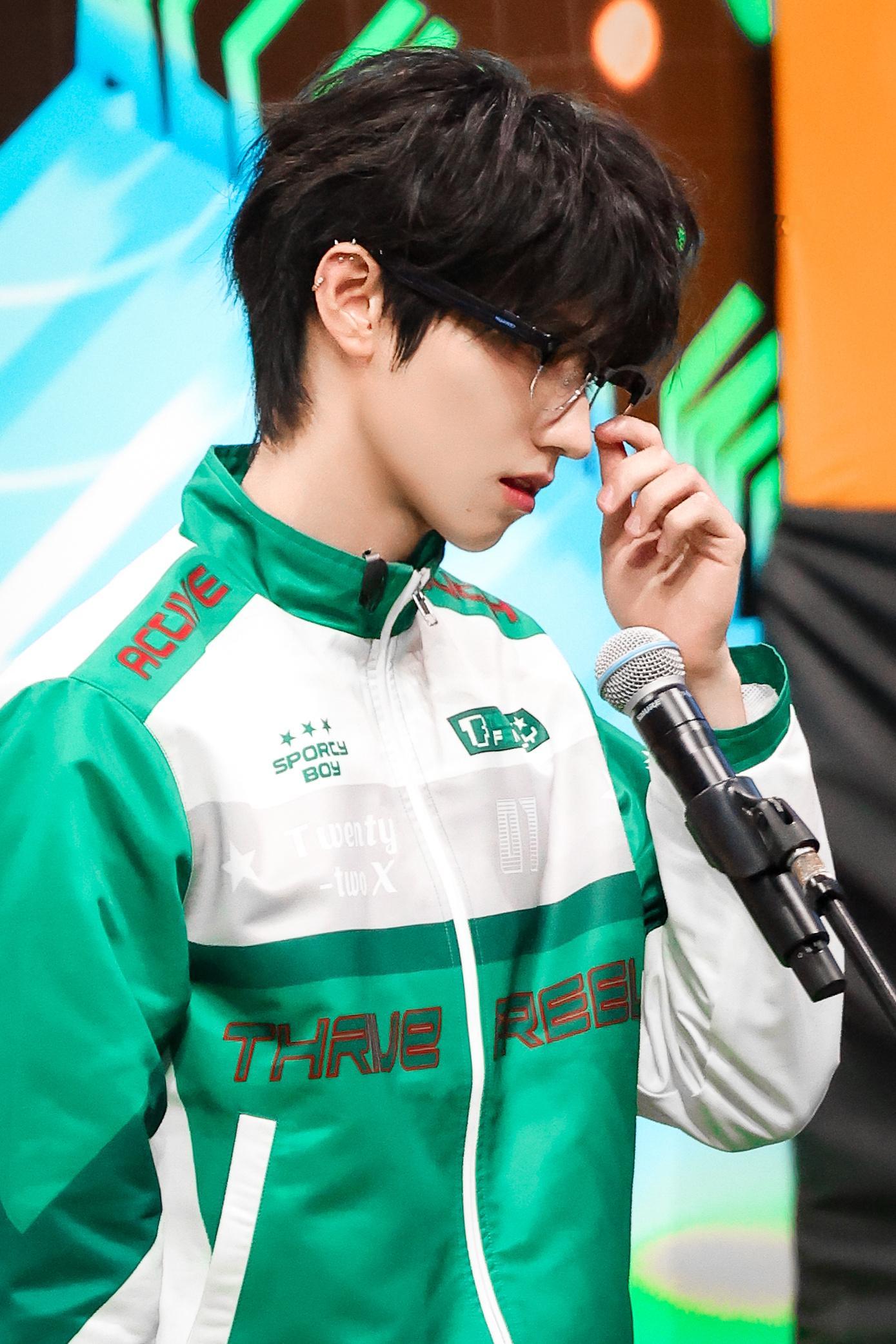 朱志鑫运动会这么帅的小男孩期待一下青岛演唱会的表演吧 