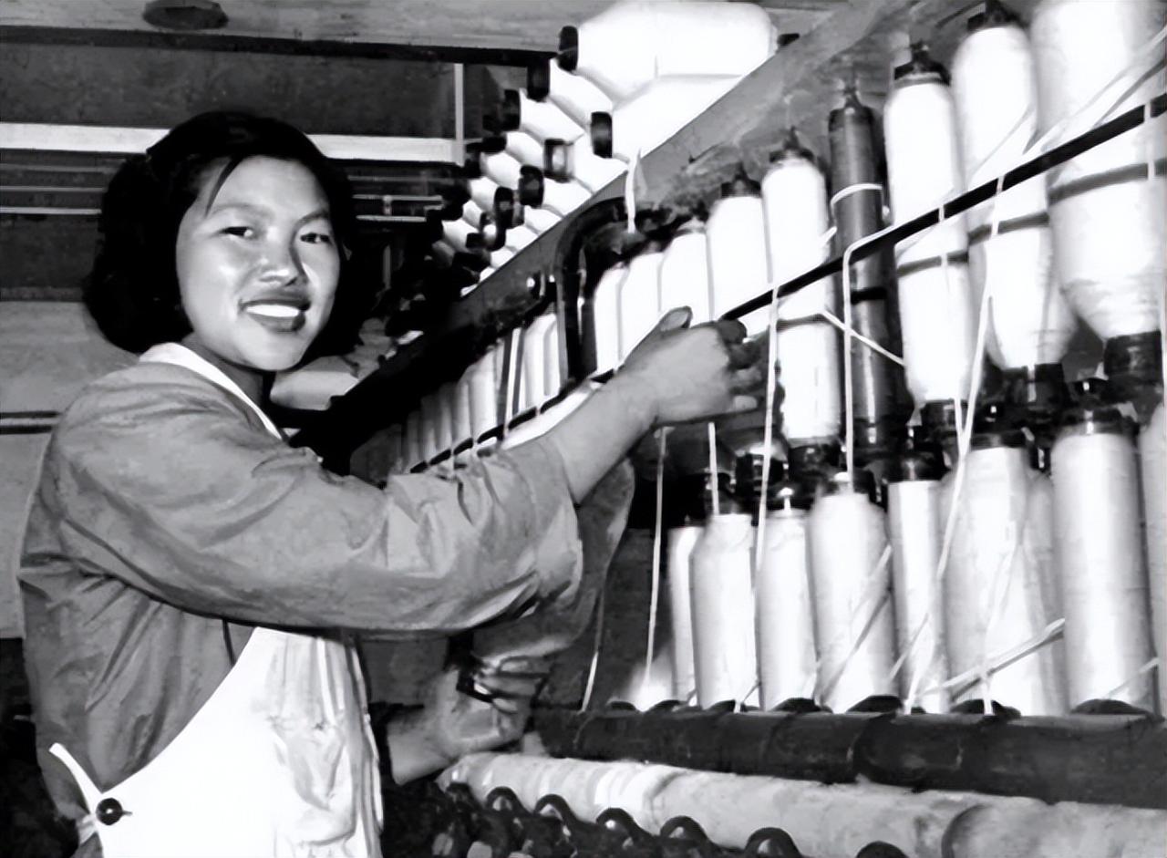 纺织工人郝建秀：1982年副国级，1987年正部级，2003年再次副国级

郝建