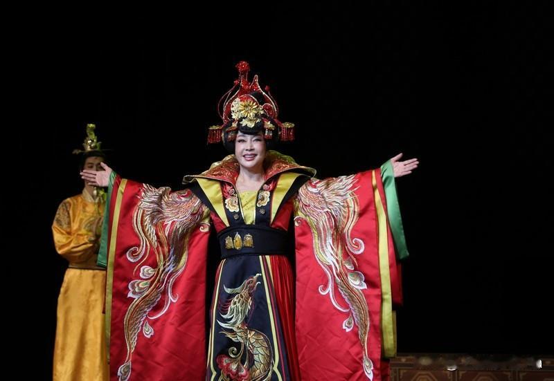 唐高宗李治为啥想废了武则天，这事挺值得琢磨。武则天最初是李世民的嫔妃，李治服侍病