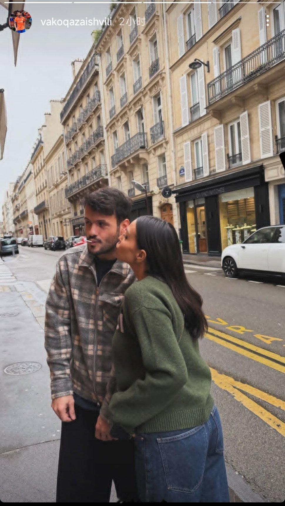 瓦科社媒晒照自由橙山东泰山