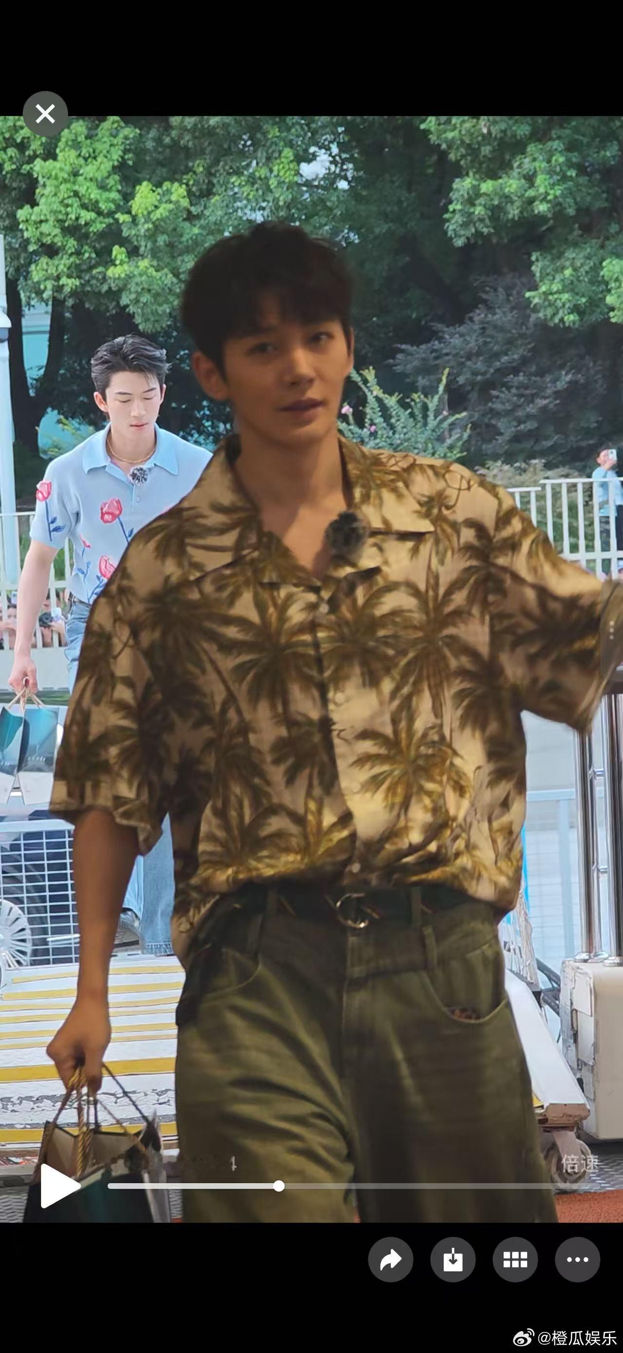 花少团带着礼物回国花少团拎着礼物上班了花儿与少年跨越山海结束旅程，花少团顺利回国