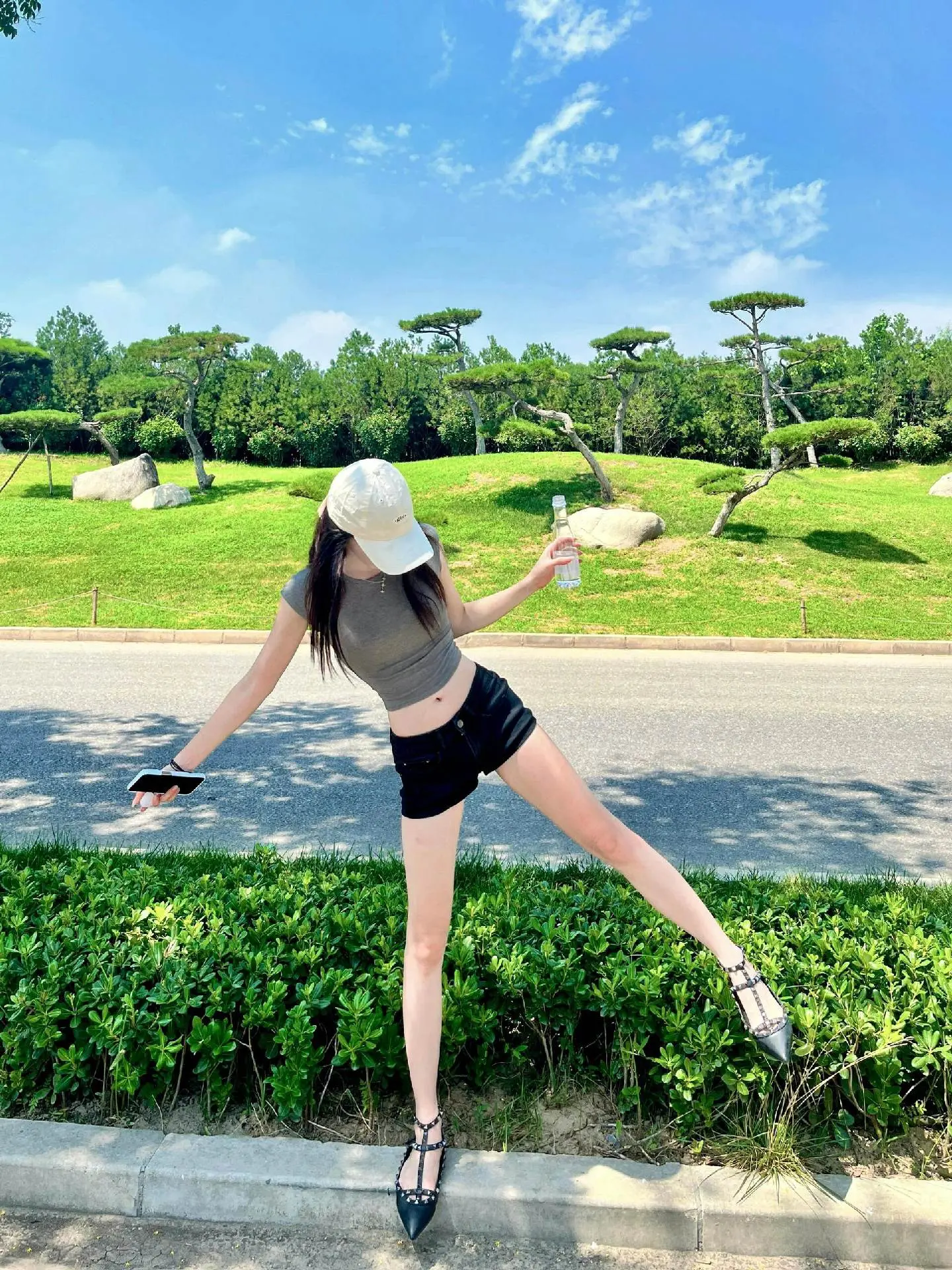 最近非常喜欢的一句话：“情绪，不过是智慧不够的产物”。
