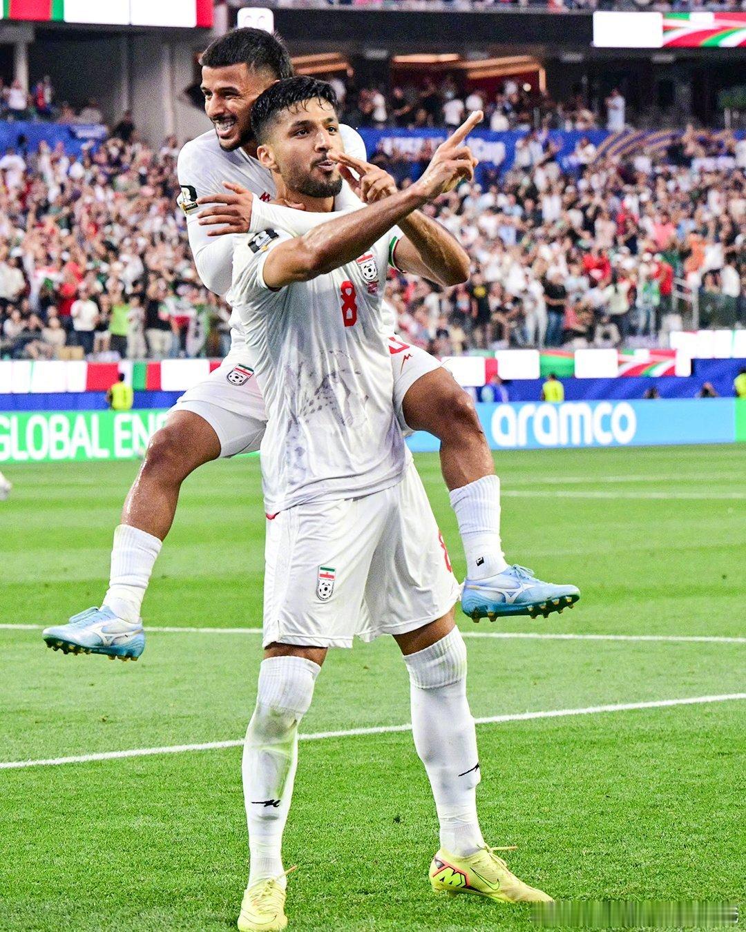 【亚足联球队在本次世界杯2胜4平继续保持不败！】韩国2比1捷克；澳大利亚2比0土