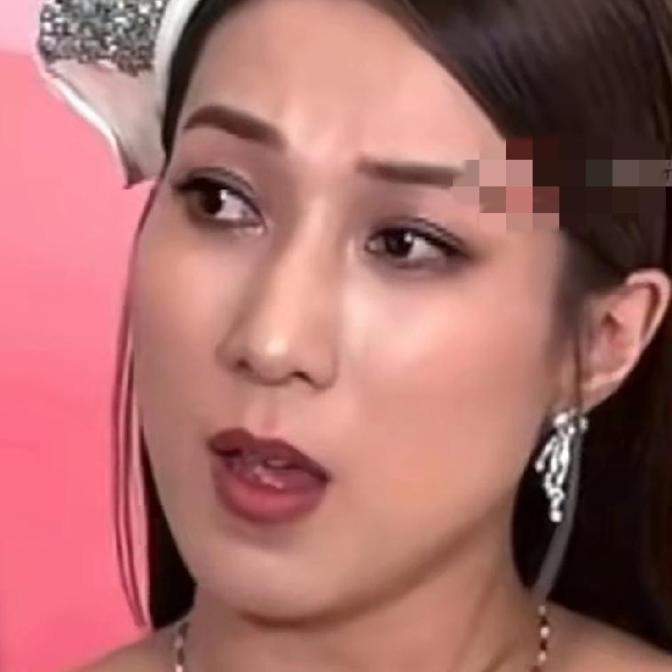 没学过表演的都能感觉钟嘉欣这演技有点过了，有种死鸭子嘴硬，硬撑的感觉。
是不是这