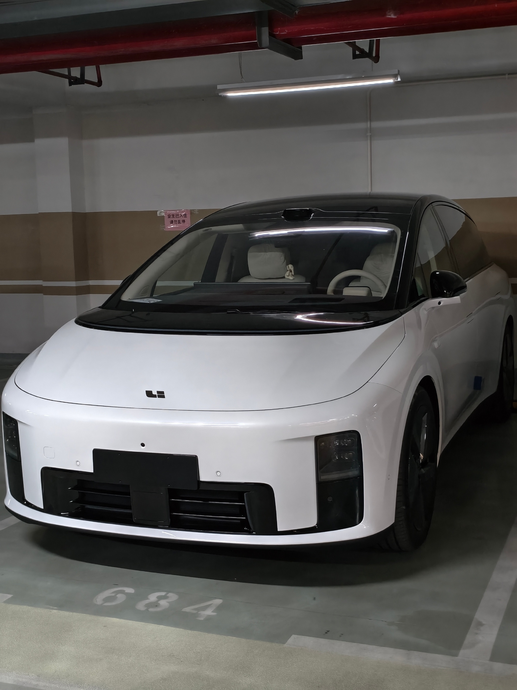 开这段时间，发现它的流媒体后视镜确实好用，尤其是在晚上，看的很清楚，记得有一次我