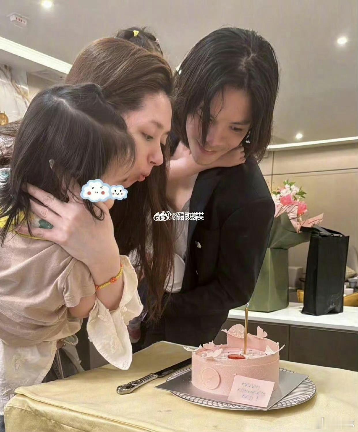 向佐只顾p自己，却把他老婆郭碧婷弄成外星人啦向佐回应郭碧婷嫁给了向太言论 