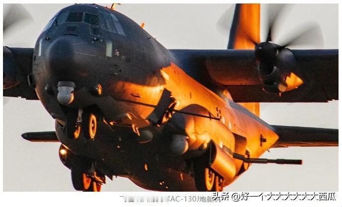 接下来美国确实会搞一个大的，
美国近日有大批美军飞机突然飞往欧洲，
其中至少有1