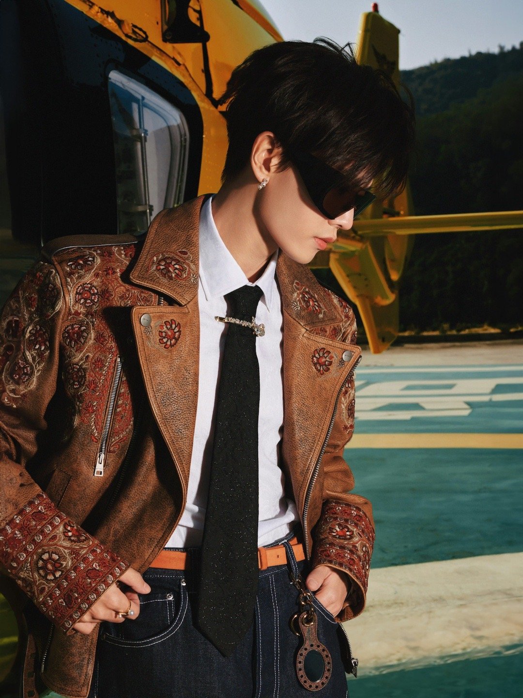 哇趣任嘉伦这组图🉑️  