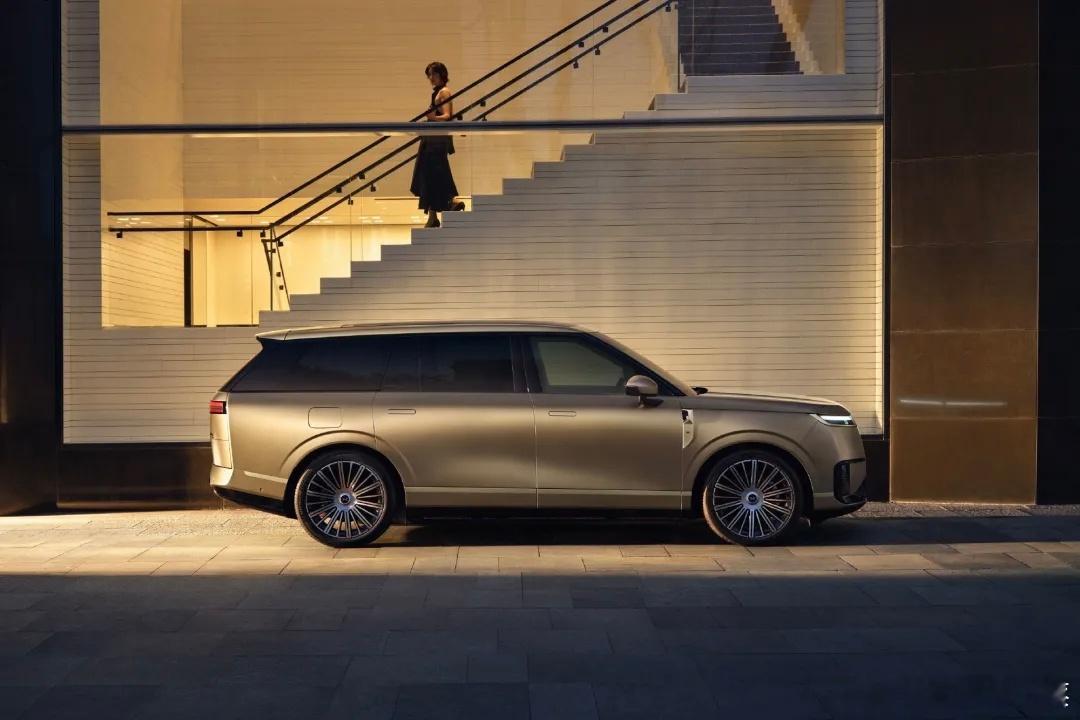 新科技旗舰小鹏GX来了汽场全开 科技立品牌的小鹏又祭出了新品-新科技旗舰GX。G