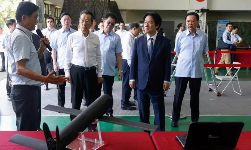 美国向台北方面再发三道“催促”备战指令，高市早苗准备扮演台海战争点火员，赖清德当