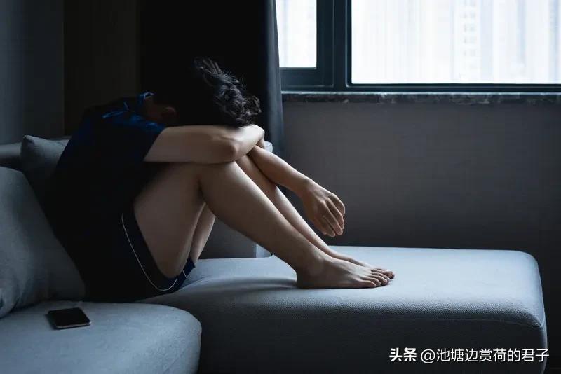 一段婚姻特别的痛苦,该离婚吗? 婚姻痛苦时该不该离婚，这是个超纠结的问题。好多人