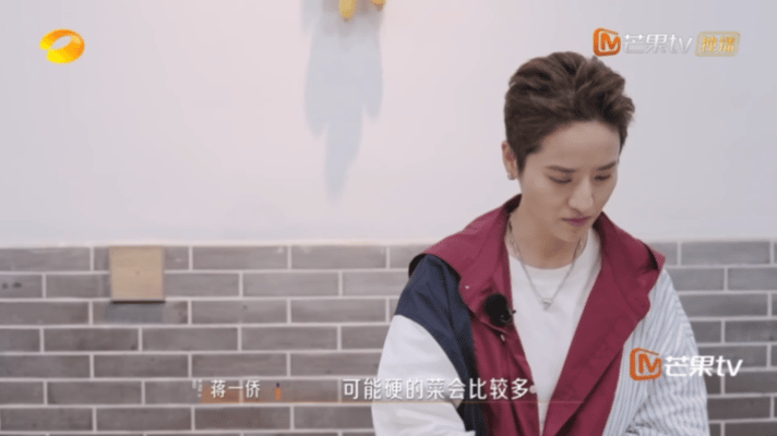 蒋一侨答案都喂嘴里都能答错 选菜说好跟 “小柔美弱”，她满脑子硬菜选错，肉被撤走