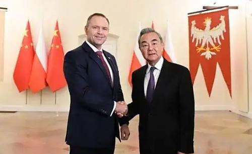 和中方谈完，波兰当着全球宣布稀土喜讯，欧盟和美国估计都不敢相信：为啥波兰这么好运