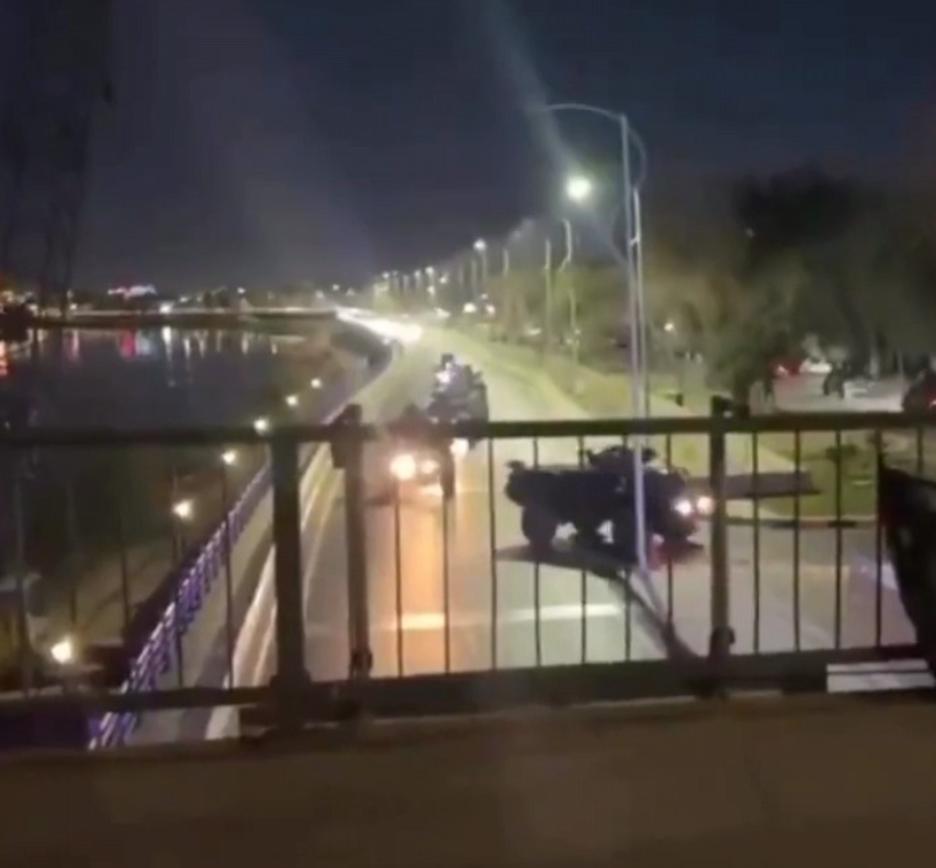 兄弟们，还得是美国仗义！
沙特的美国大使馆被炸了之后，美国第一时间想的不是如何保