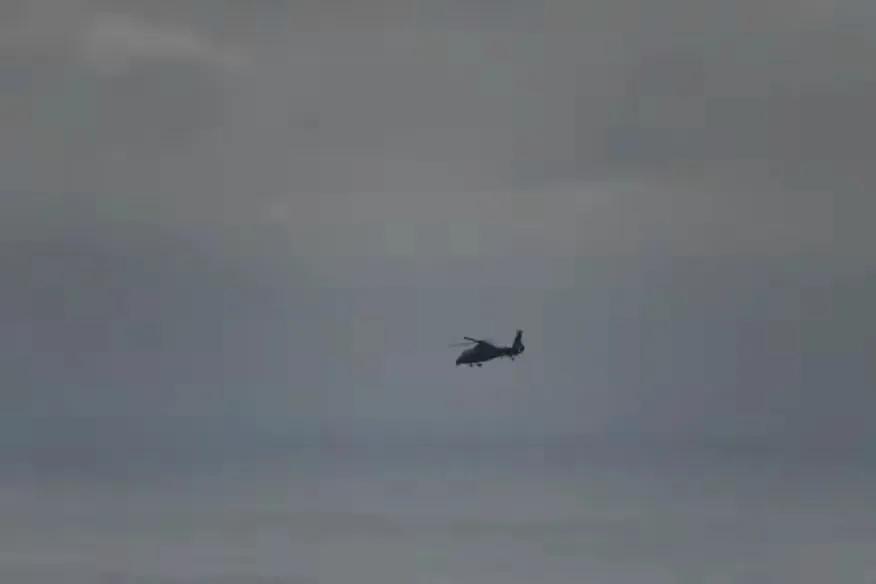 还当自己是列强，荷兰军舰跑到东海“巡逻”，遭到解放军飞豹战机和武装直升机贴脸围观