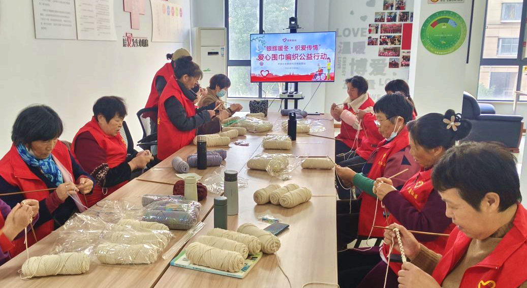 宁波江北为高龄老人编织温暖 寒意渐浓，老人的保暖牵动着每一个人的心❤️志愿者们围