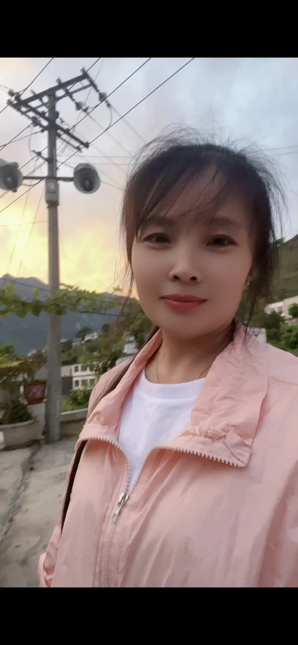 生活百般滋味你要笑着面对 希望自己越来越好 所谓生活一半惊喜一半遗憾 农村妹