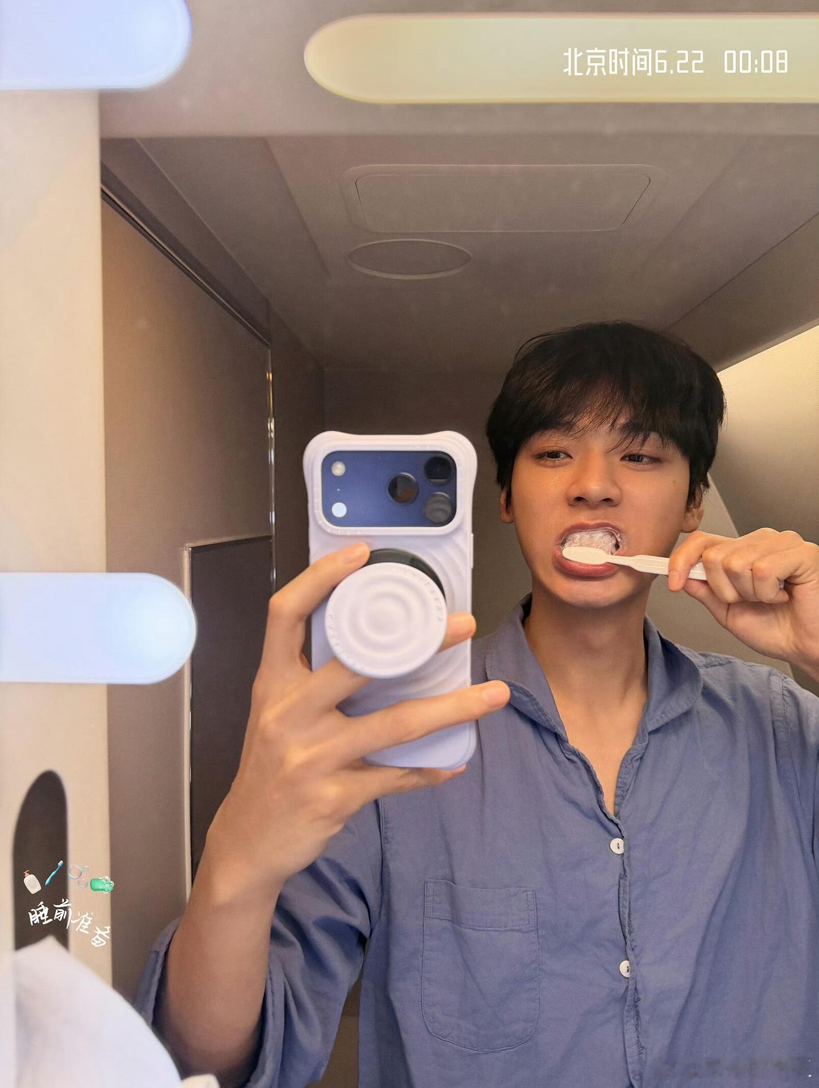 龚俊在巴黎到底干了多少事一只超可爱的龚俊，出门在外也要满满的仪式感！换睡衣、刷牙