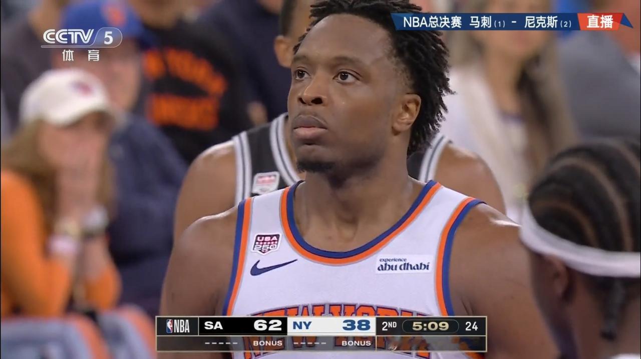 真是一场奇怪的比赛！今天举行的NBA总决赛的第四场比赛，半场结束，马刺在客场居然