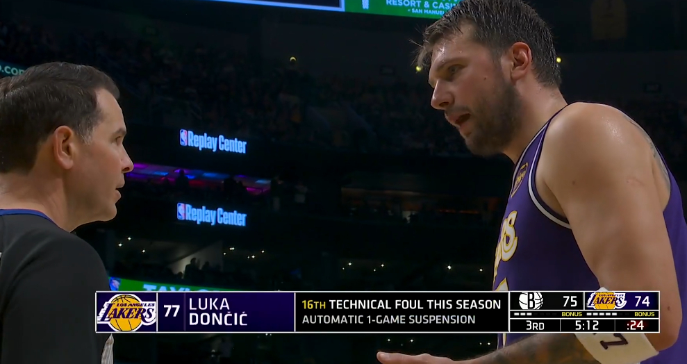 东契奇16次技术犯规，下场比赛停赛一场。 