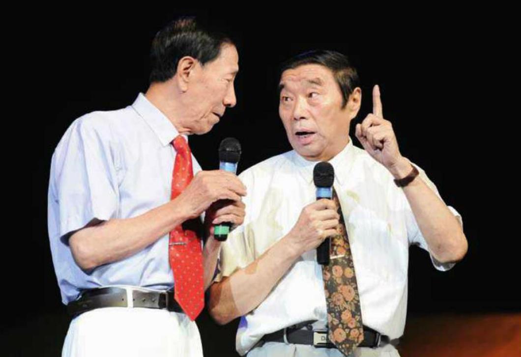 2009年8月2日沈阳曲艺团50年庆典“笑料百出”，相声界大腕杨振华、金炳昶（右