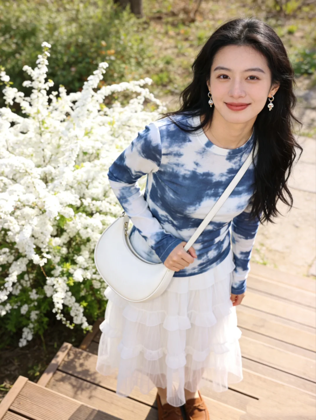 在花丛中，明媚又温柔🌸