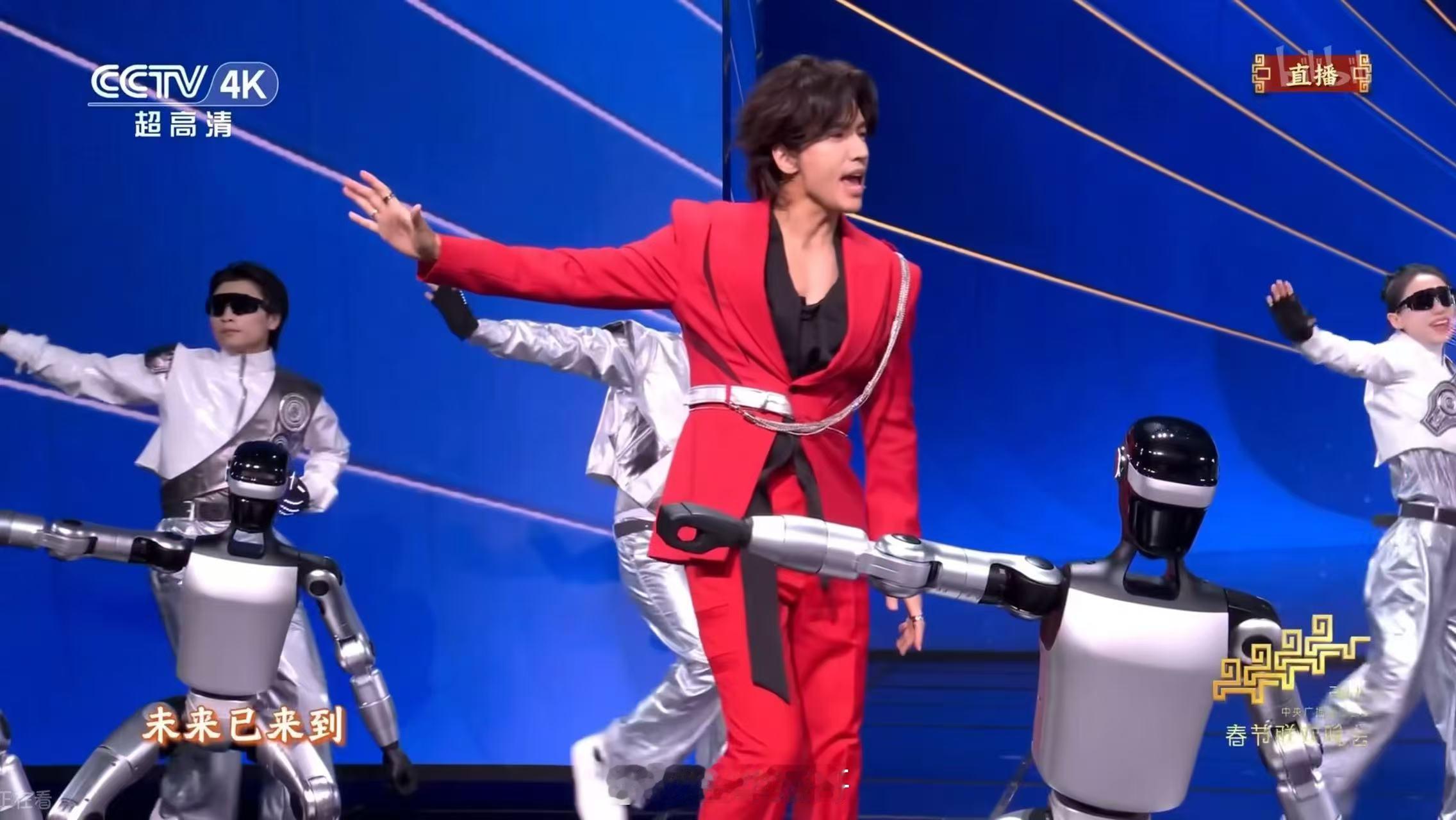 机器人舞台花絮让我大为震惊春晚机器人的进步也太离谱了！去年还颤巍巍上下台，今年直