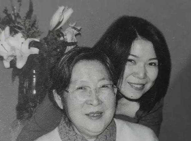 1976年毛主席逝世，李敏在核对守灵人员名单时发现有问题：我不是还有一个哥哥吗？