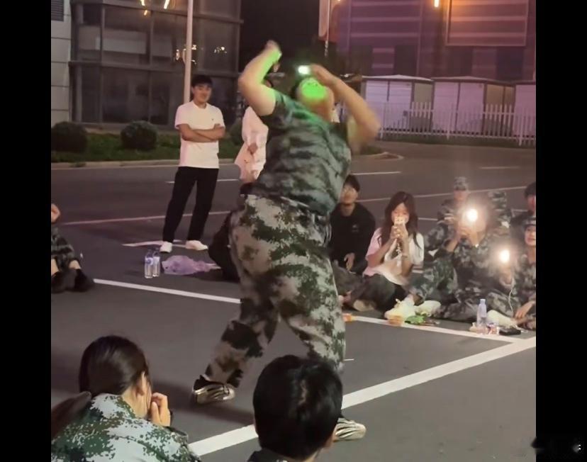 二次元就是因为这种建模的人，被很多人鄙夷的吧？ 