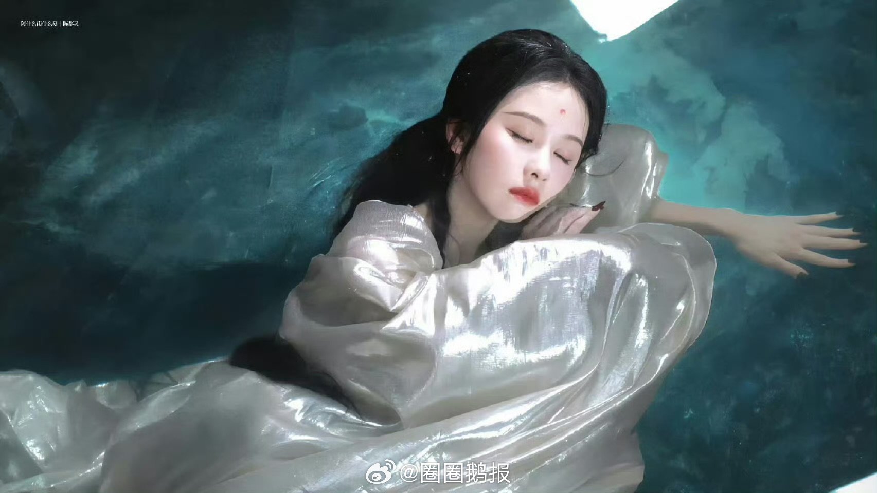 陈都灵为拍水下戏报美人鱼课 有这样的毅力和用心，做什么事情都会成功的。 