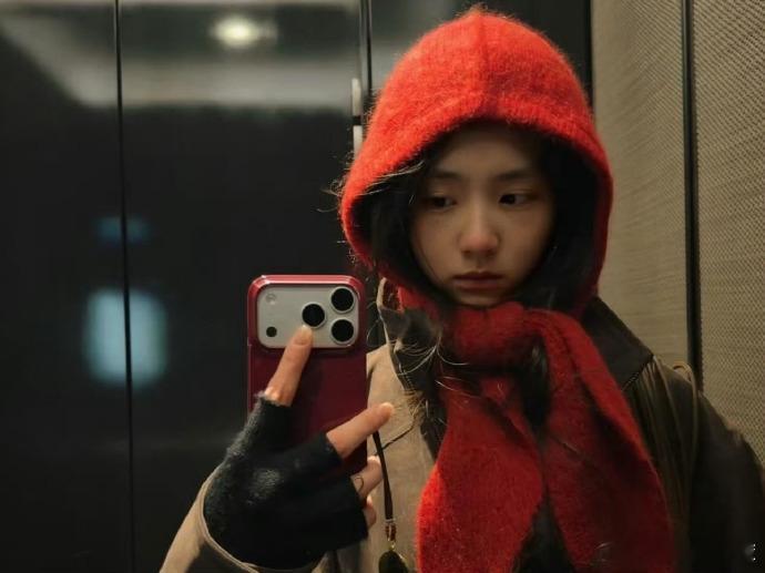 基因是好基因，可别被外面的时光霍霍了。如今她身处多元环境，难免接触各类声音与诱惑