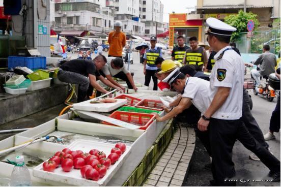 【裕兴花园继续整治提升】为进一步深化“双金” （金岭路、金沙路）人居环境整治工作