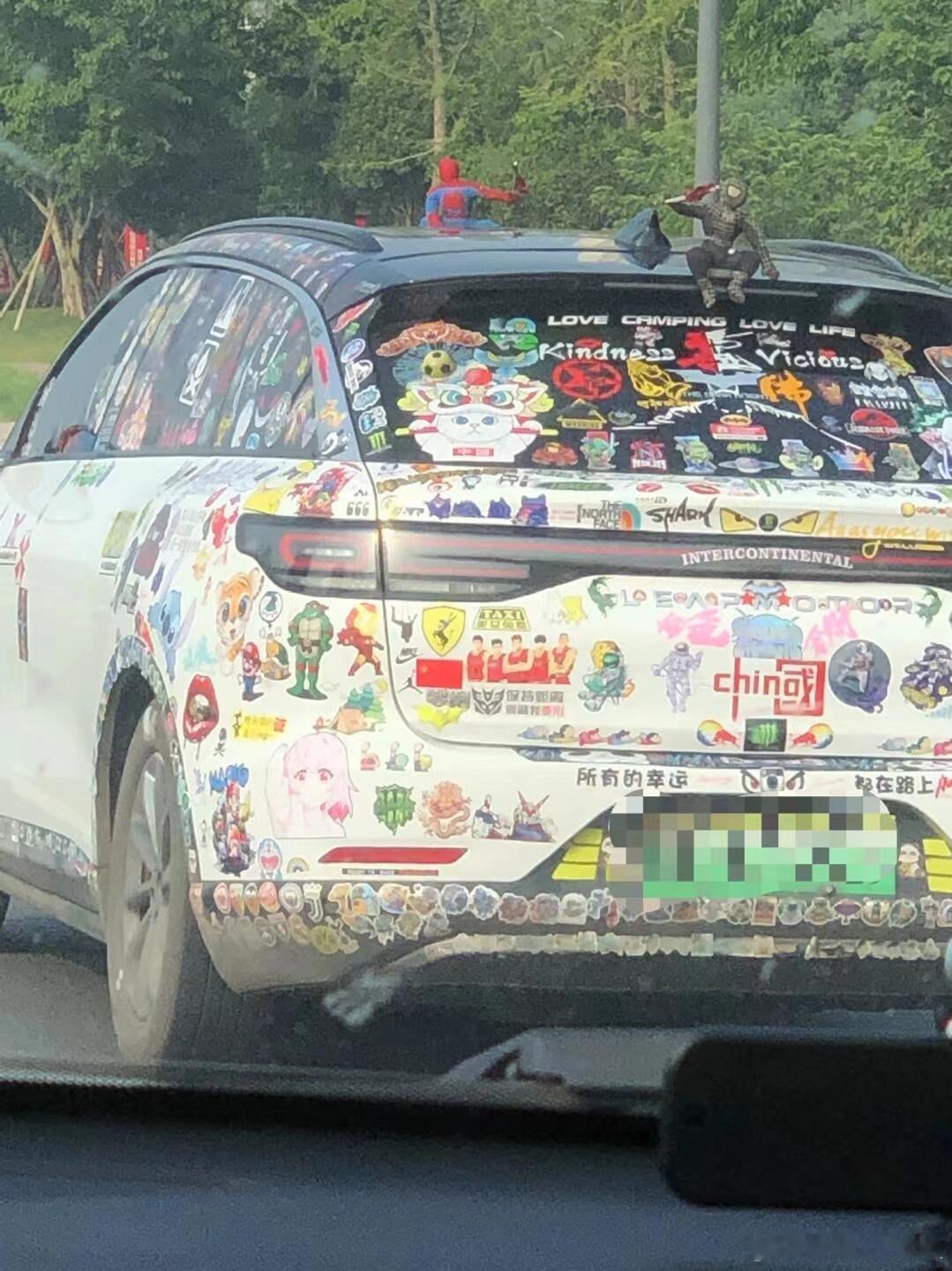 这辆车看起来好吵，贴成这样会被处罚吗？#大v聊车# ​​​