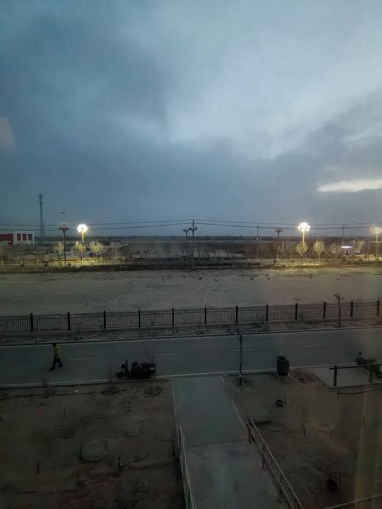 《素食斋》第86天
最近年关比较忙，
感觉时间不够用。
七律日记未按时，
只能抽