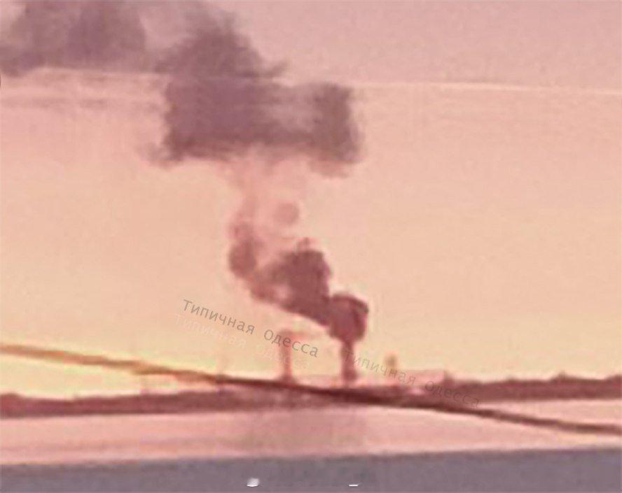 俄军再次轰炸了乌克兰敖德萨州的扎托卡大桥，结果未知。俄乌局势新进展