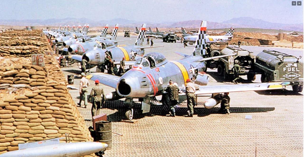 1950年，朝鲜半岛。
在P-51野马战斗机被替换后，南非空军精心挑选的50名军