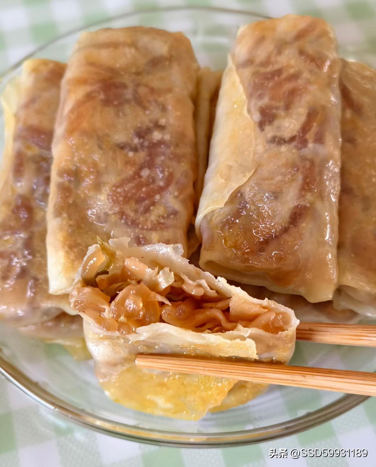 分享一张你最近相册里治愈的随手拍治愈我的就是每天的美食，今天的春饼不是卷豆牙菜，