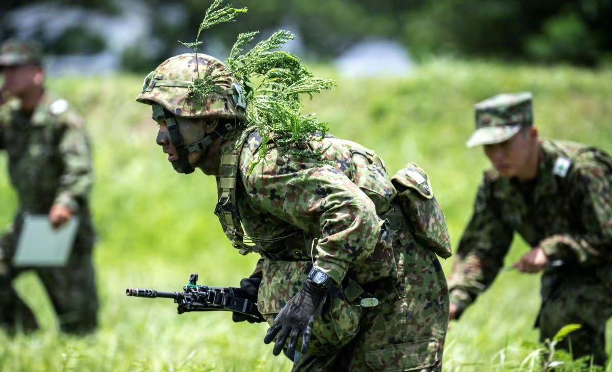 大家注意，日本要扩军了。前两天，日本陆自第15旅团的旅团长泉英夫表示，陆自第15