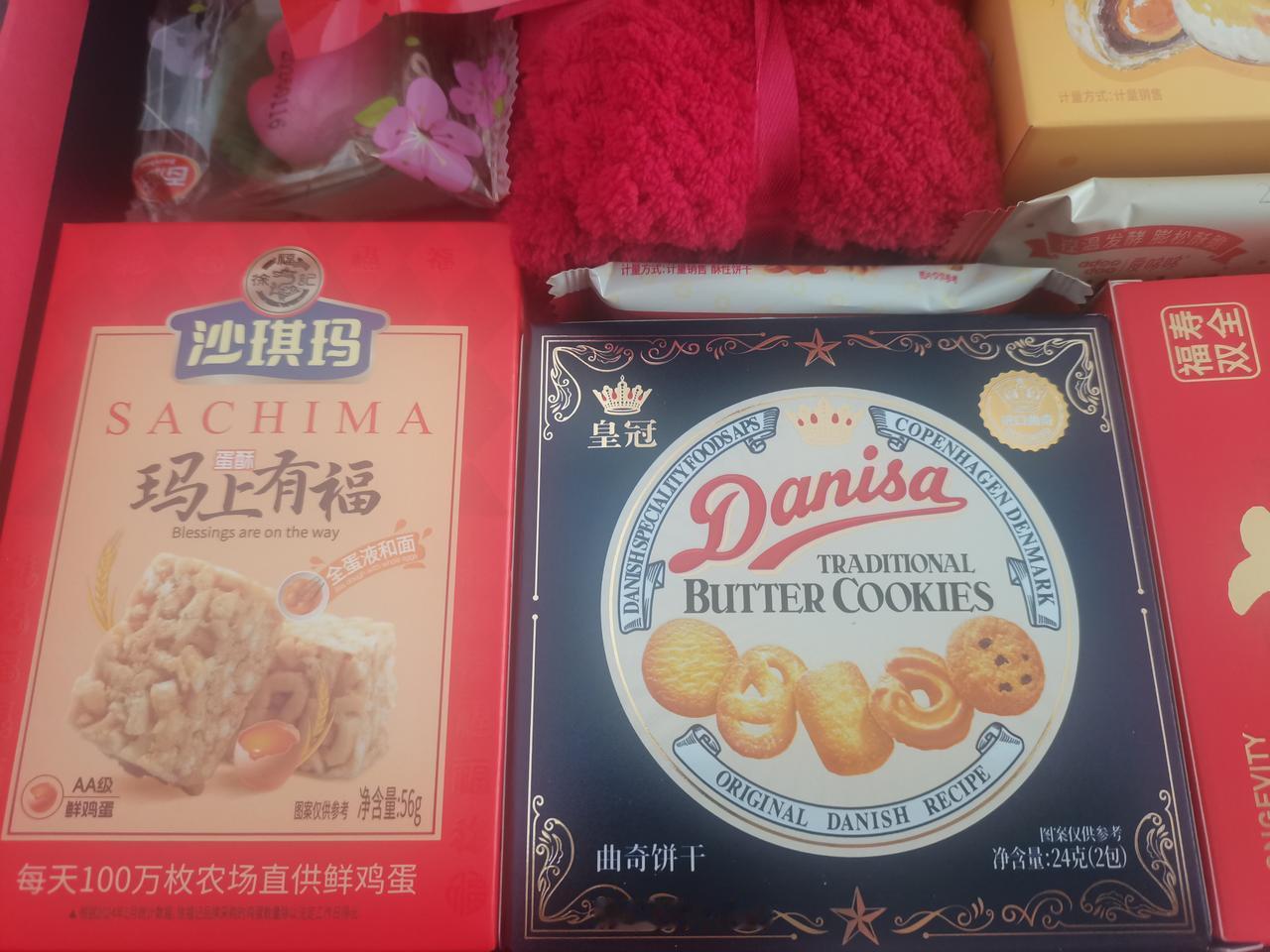 看看老家的伴手礼都有些什么！
今天老家有两家亲戚过生日，一家是公公的家庭妹妹，另