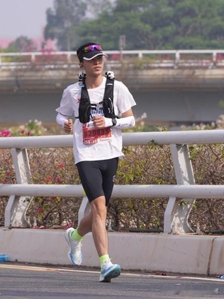 南宁马拉松是和好朋友跑的第1⃣个全马
也是今年最后一个马了，因为今年我不跑了，收