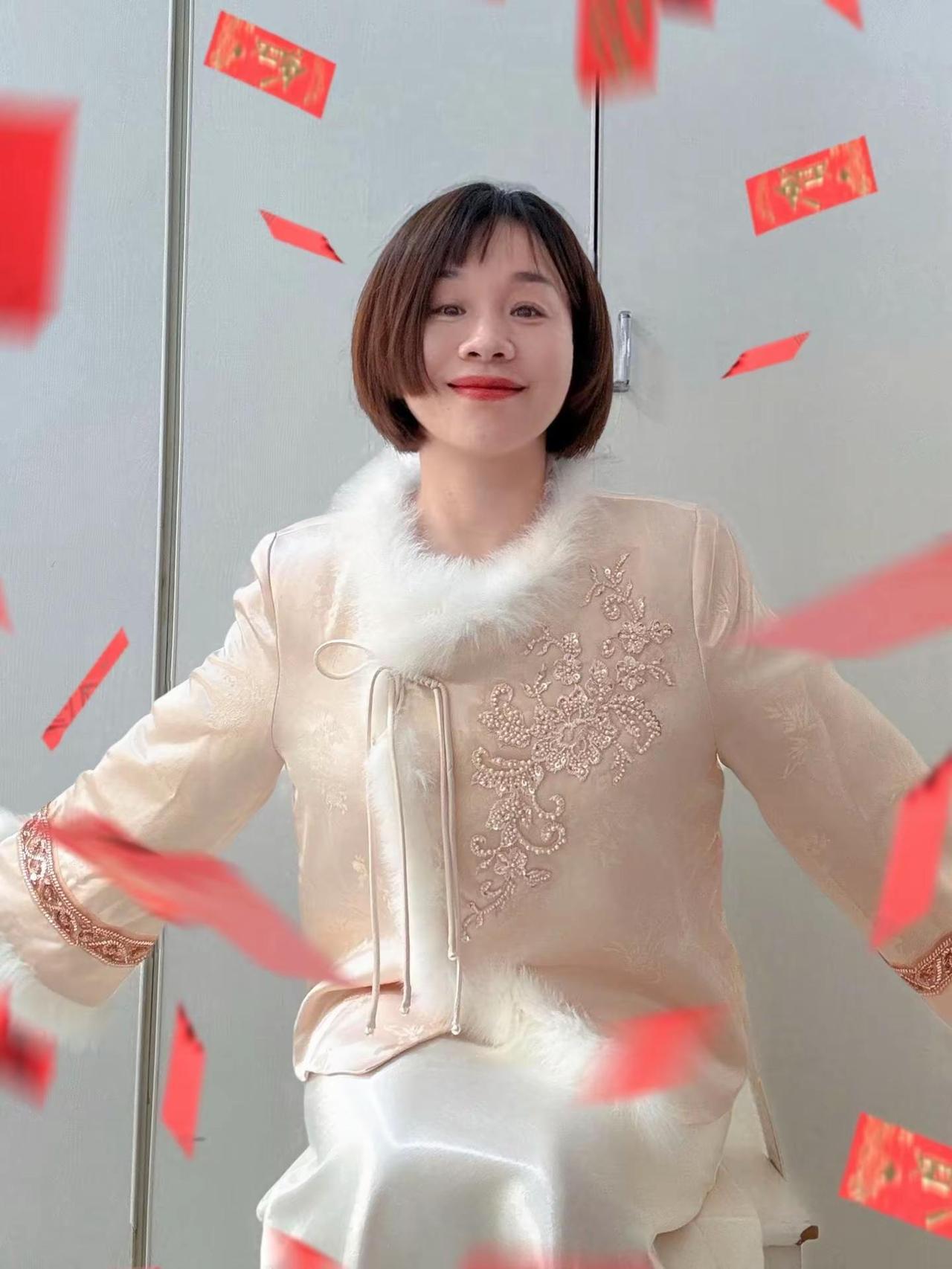 给大家拜年啦，新年暴富，好运爆棚