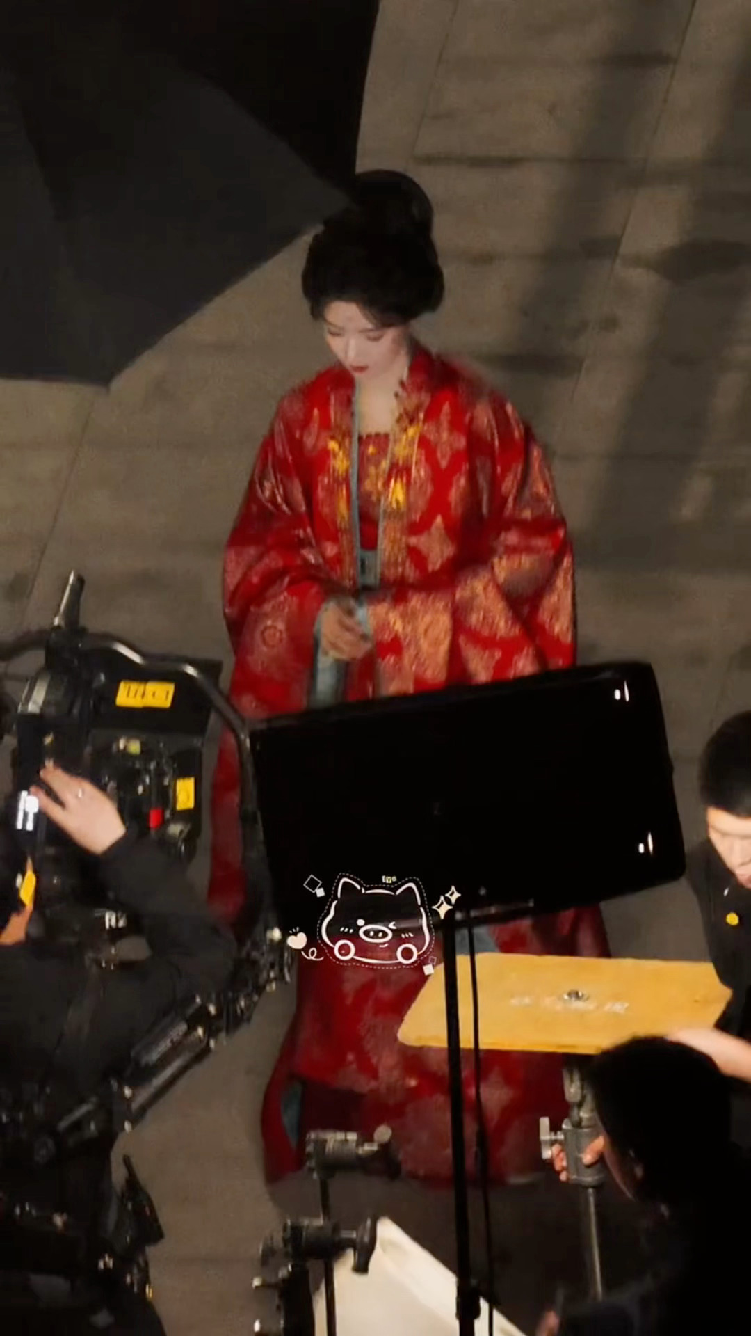 南衣穿红装的意思是要嫁给我卢昱晓南衣红衣造型