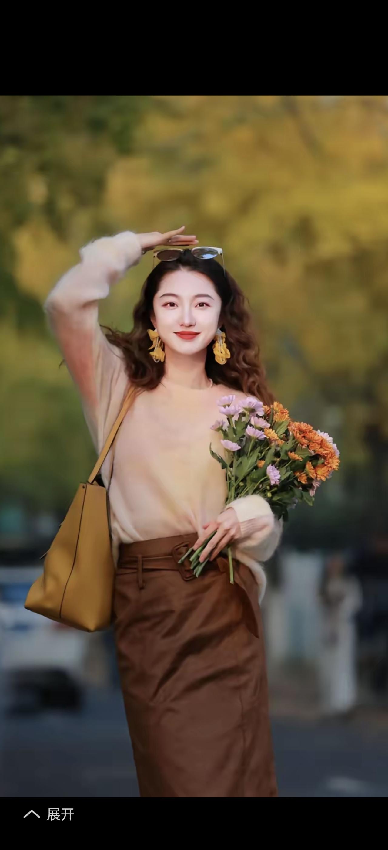 。 公园真是个宝藏地，每次去散步都有新发现。
夏天去公园，能看到七月绽放的荷花，