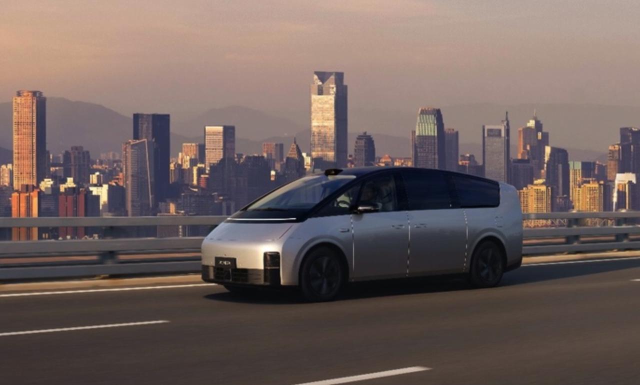 对比了2026年两款热门国产新能源MPV——小鹏X9与理想MEGA，从设计、动力